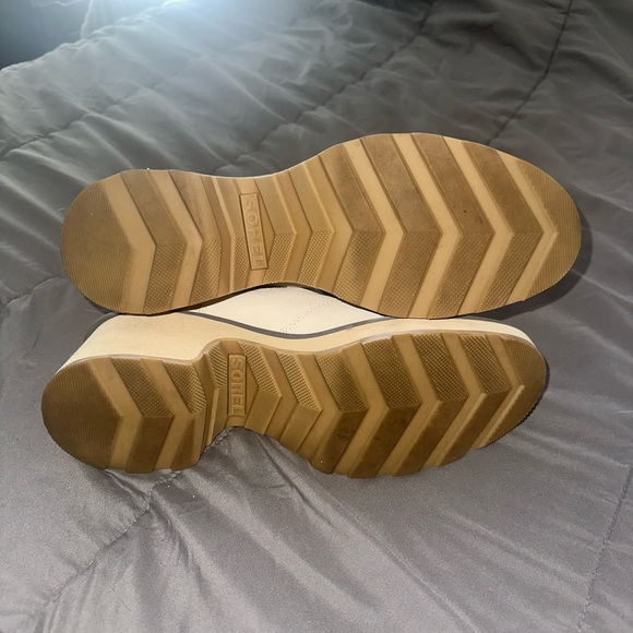 Sorel Women's Cream Ankle Boots - Picture 3 of 4